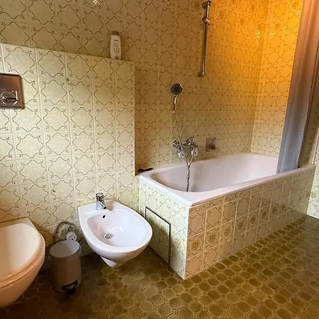 Mit 2 Wohn- Schlafzimmern Und Grosser Küche Für Bis Zu 6 Personen Apartment