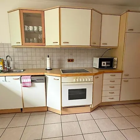 Mit 2 Wohn- Schlafzimmern Und Grosser Kueche Fuer Bis Zu 6 Personen